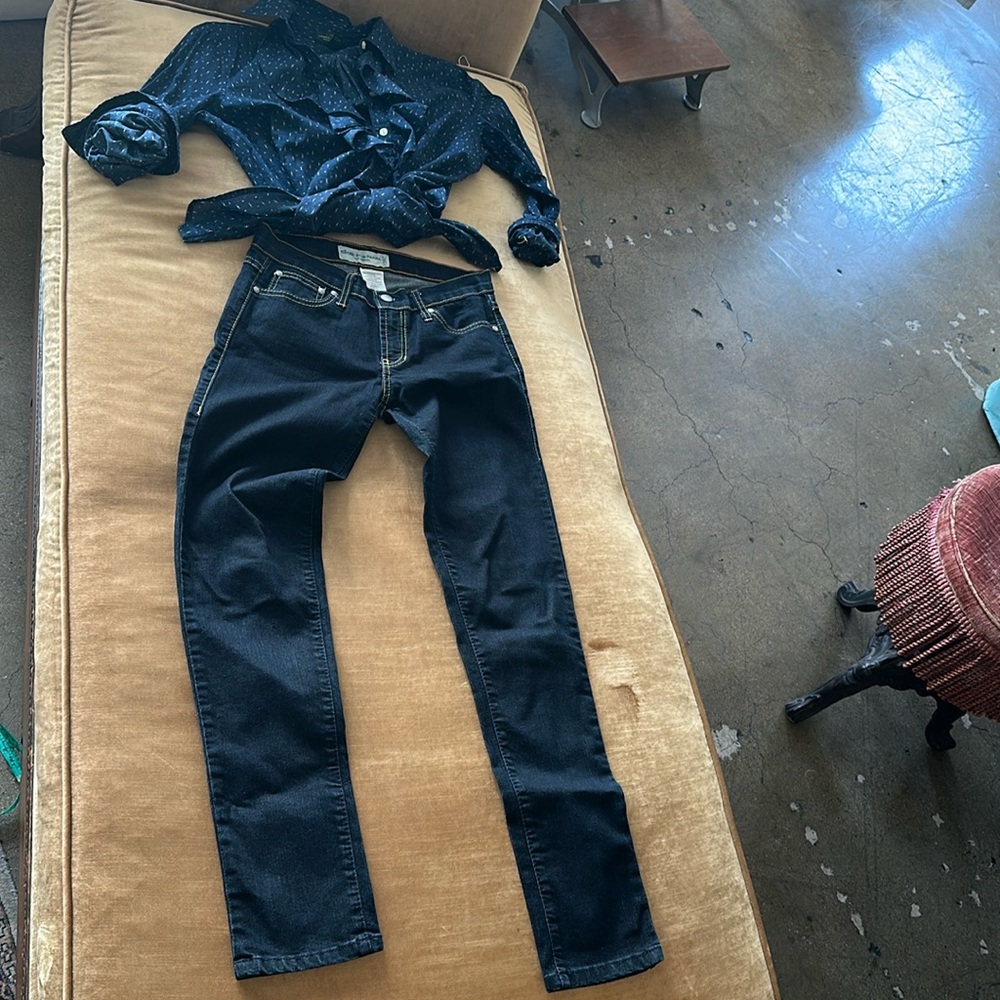 Skinny Jeans Darkest blue yellow stitch New not worn Size 5 Stretchy Made USA